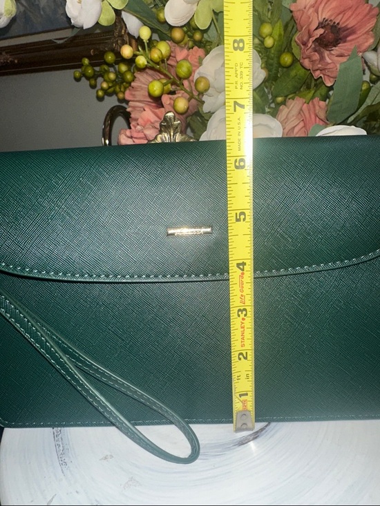Lovenook Elegant Green Wristlet Clutch NWOT - Picture 8 of 8